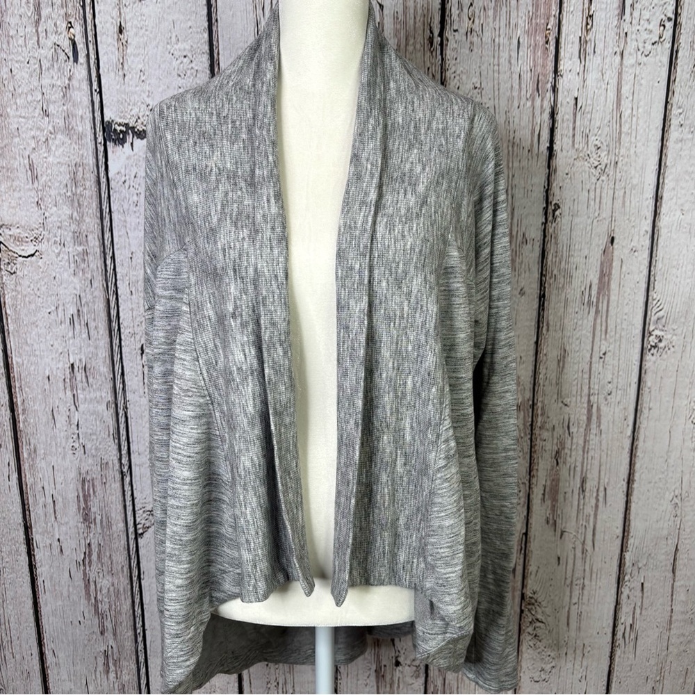 Athleta Nirvana Wear Two Ways Cardigan Wrap Size Medium Super Soft Gray Grey EUC